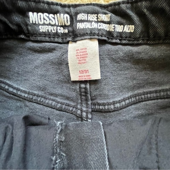 Mossimo High Rise Denim Shorts Size 12/31 Black Distressed Frayed 5 Pockets - Picture 3 of 4